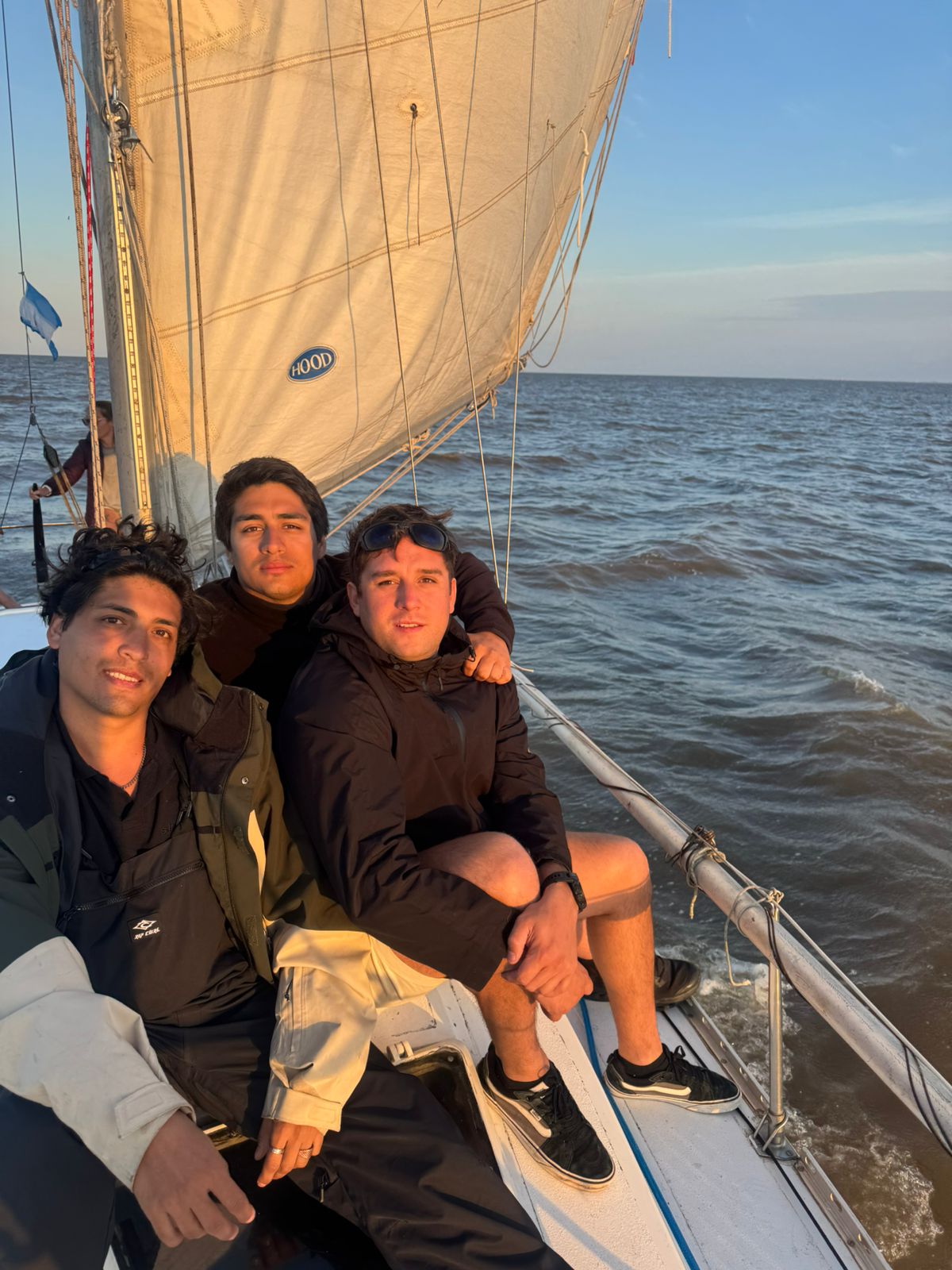 Paseo con amigos en velero